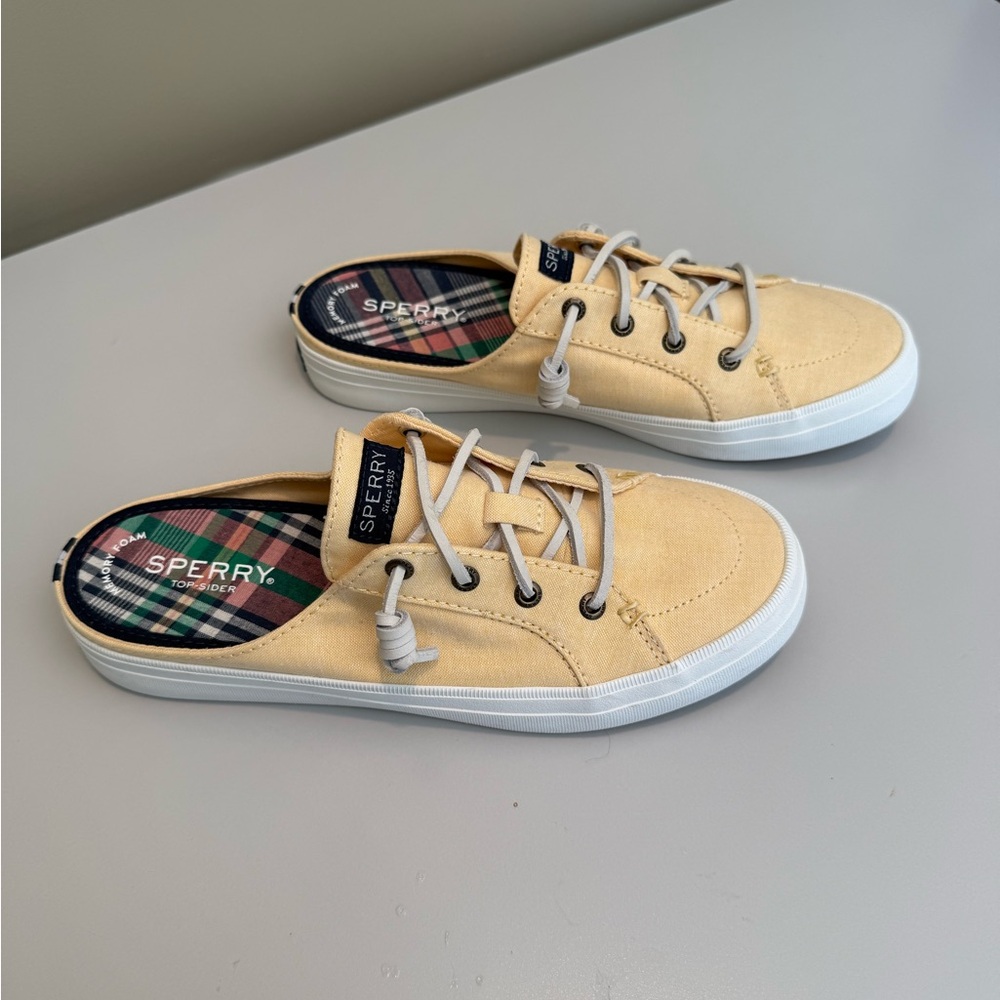 Sperry Women's Sneakers in yellow. New!